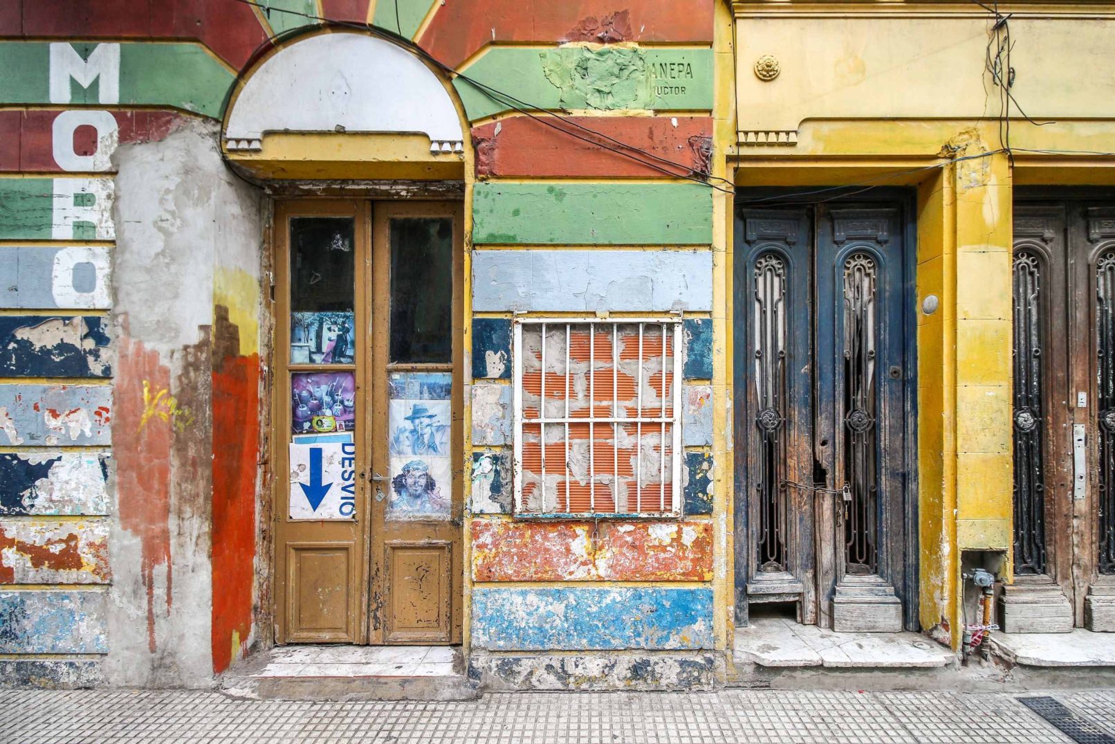 Colorful Decay